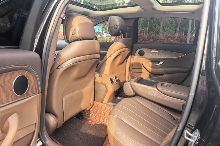 Used Mercedes-Benz E-Class 2019 E 260 L Interior 3