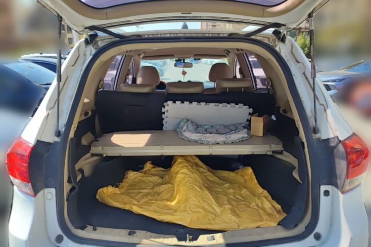 Used Haval H6 2013 Upgraded Model 2.4L Automatic Two-Wheel Drive Elite Version Trunk