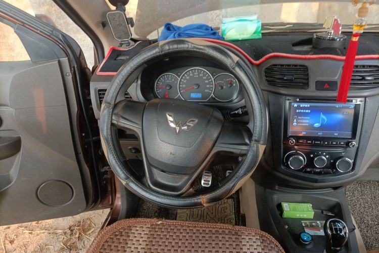 Used Wuling Hongguang 2015 1.5L S Base Model China IV Steering Wheel