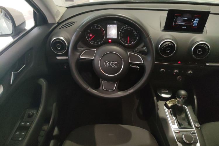 Used Audi A3 2016 Limousine 35 TFSI Ambition Edition Steering Wheel