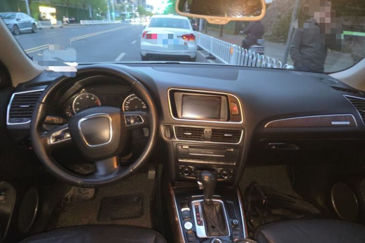 Used Audi Q5 2012 2.0TFSI Luxury Edition Center Console