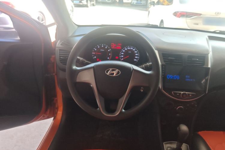 Used Hyundai Verna Ray 2014 1.4L Automatic GLX Steering Wheel