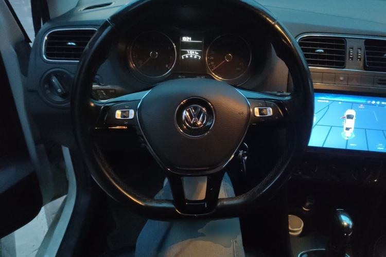 Used Volkswagen Polo 2016 1.6L Automatic Comfort Model Steering Wheel
