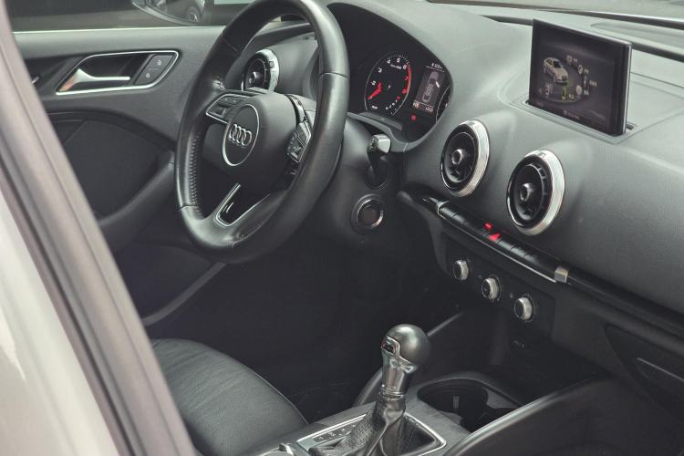 Used Audi A3 2019 Limousine 35 TFSI Fashion Edition China VI Emission Standard Interior 3