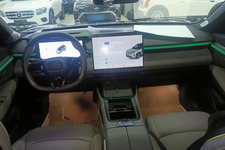 Used Lynk & Co 08 EM-P 2025 120km Long-Range Halo