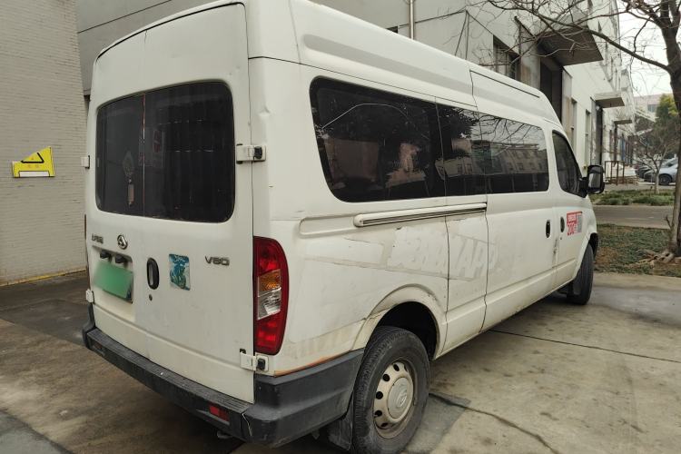 Used SAIC MAXUS Xintu V80 2019 2.5T Classic Model 6-Speed Manual Aotong Long Wheelbase Mid-Height 7-Seater