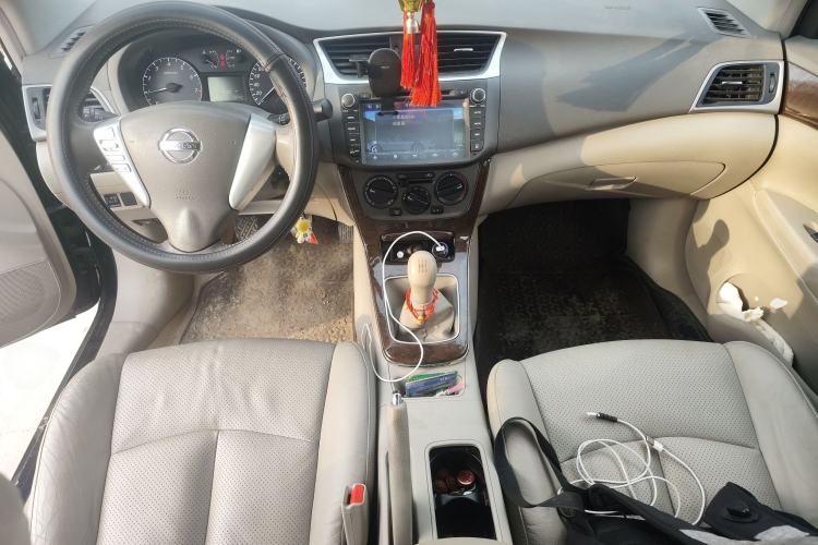 Used Nissan Sylphy 2012 1.6 XL Manual Luxury Edition Center Console