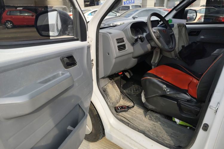 Used Wuling Yangguang 2024 300km Comfort Version with Sealed Windows 60kW