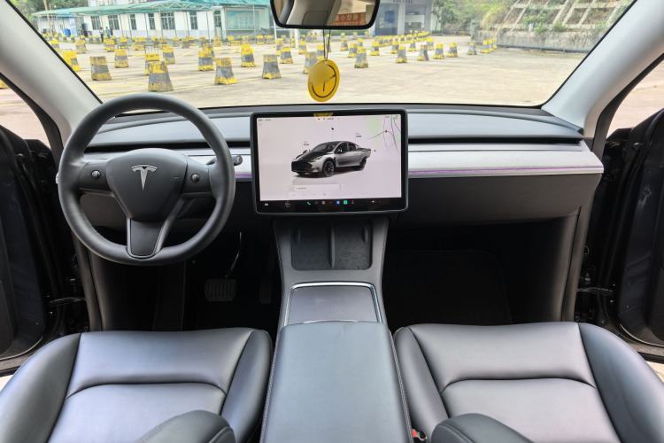 Used Tesla Model Y 2024 Rear-Wheel-Drive Version Interior 2