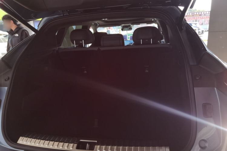 Used Lynk & Co 08 EM-P 2025 220 km All-Wheel-Drive Performance Halo
