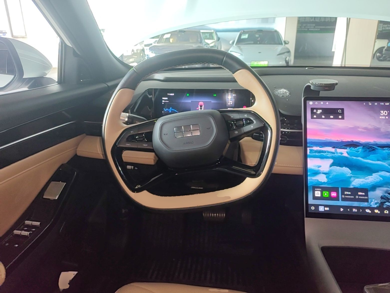 Geely Galaxy L6 2023 125km PLUS — снимка 18