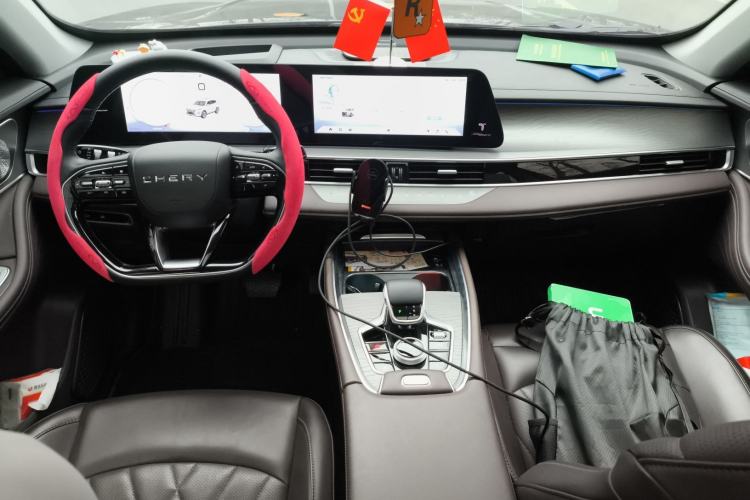 Used Chery Tiggo 8 PRO 2024 Champion Edition 390T Four-Wheel Drive Peak Version 5 Seats Center Console