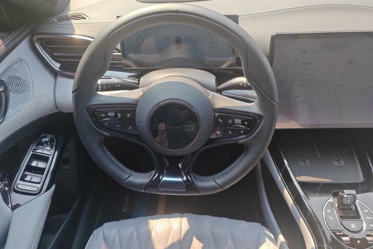 Used BYD Seal 2022 700 km Long-Range Rear-Wheel-Drive Version Steering Wheel