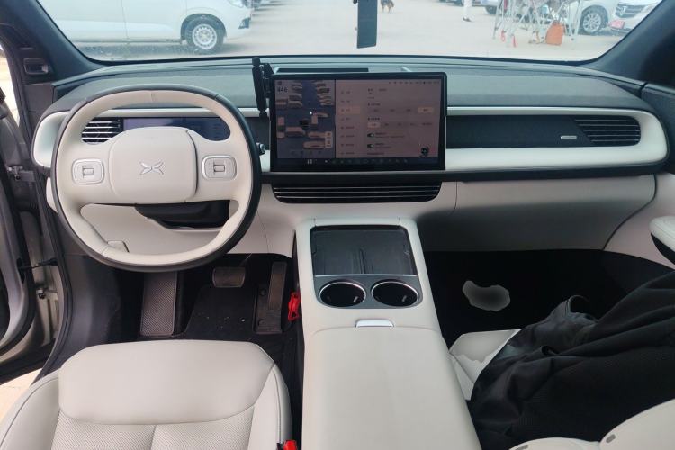 Used XPeng G6 2023 700 Four-Wheel Drive Performance Max Center Console