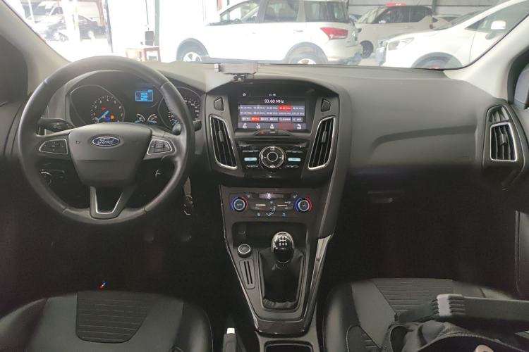 Used Ford Focus 2017 Sedan 1.6L Manual Fashion Edition Smart Drive Version Center Console