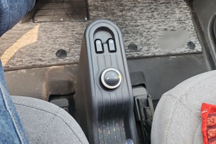 Used Wuling Hongguang MINIEV 2021 Macaron Fashion Model Lithium Iron Phosphate Gear Lever