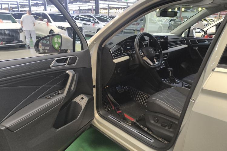 Used Volkswagen Tiguan L 2023 330TSI Automatic Two-Wheel Drive R-Line Enjoyment Edition