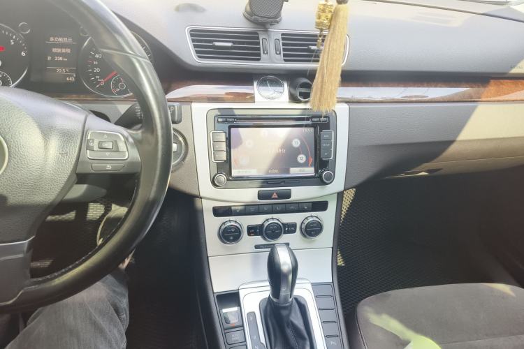 Used Volkswagen Magotan 2015 Travel Edition 2.0 TSI Comfort Version Audio And AC Panel