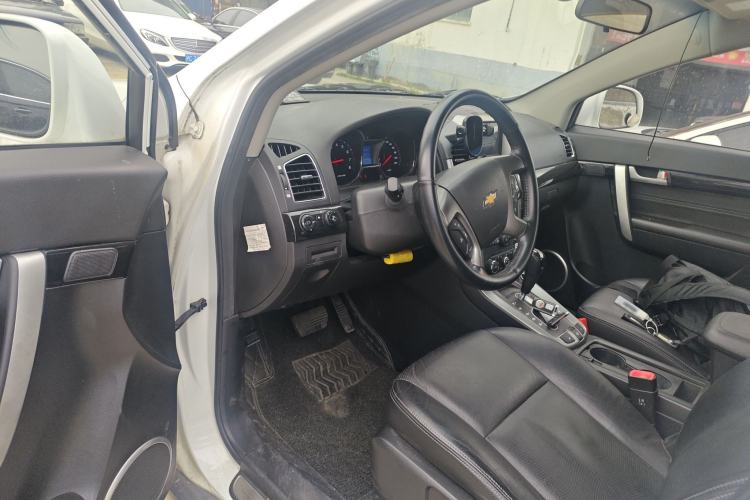 Used Chevrolet Captiva 2015 2.4L 4x4 Flagship Edition 7-Seater Driver Seat