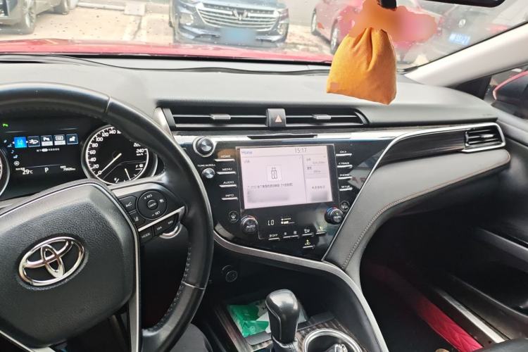 Used Toyota Camry 2018 2.5G Luxury Edition Center Console