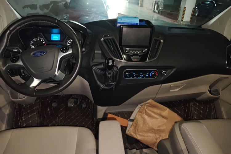 Used Ford Tourneo Custom 2016 2.0T Manual Elite Version Center Console