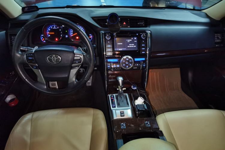 Used Toyota Reiz 2013 2.5V Supreme Edition Center Console