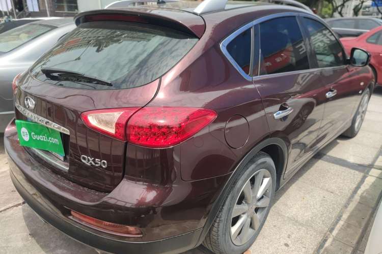 Used Infiniti QX50 2013 2.5L Two-Wheel-Drive Elegant Edition
