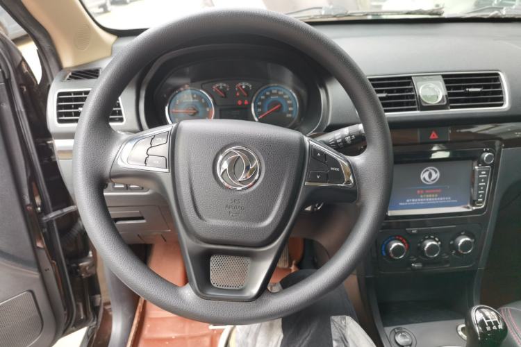 Used Dongfeng Fengon 370 2016 1.5L Manual Elite Travel Edition 7 Seats
