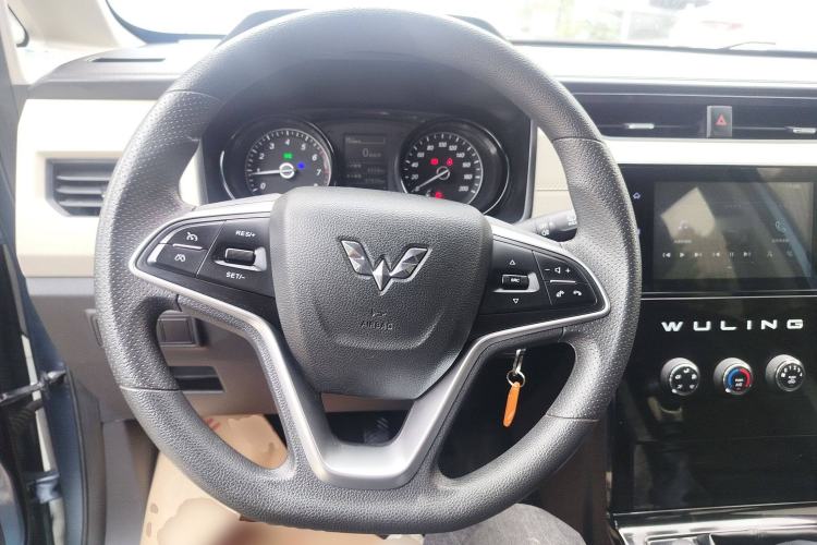 Used Wuling Hongguang PLUS 2020 1.5L Manual Comfort 7-Seater
