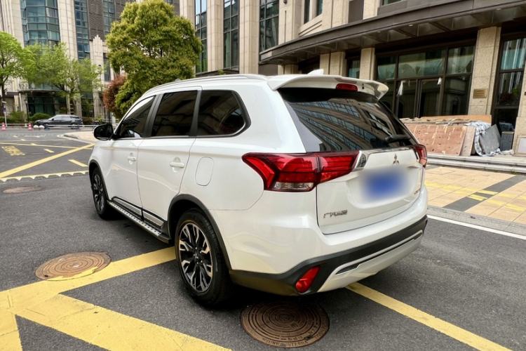 Used Mitsubishi Outlander 2020 2.0L Two-Wheel Drive Enjoyment Version 5 Seats Exterior 5