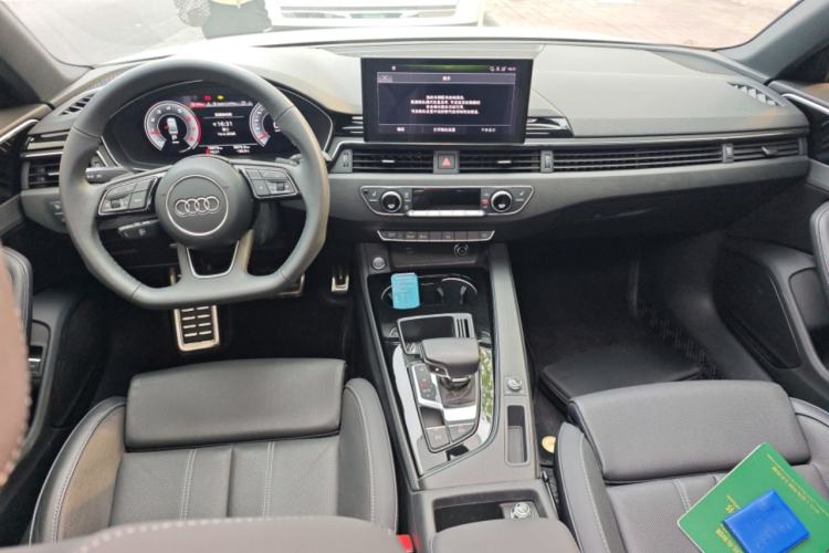 Used Audi A4L 2023 40 TFSI Luxury Dynamic Model Center Console