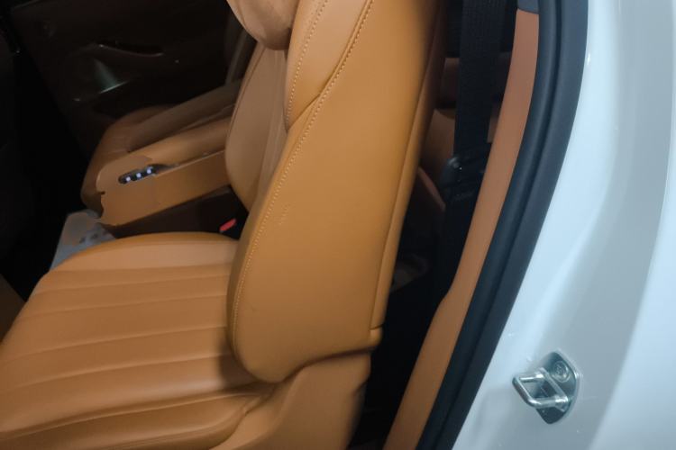 Used Hima AITO M8 2025 Extended-Range Max Version 37 kWh 6-Seater
