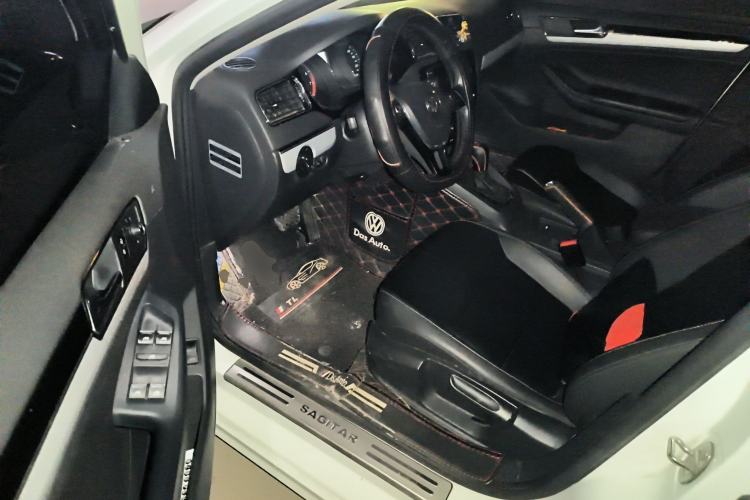 Used Volkswagen Sagitar 2017 230TSI Automatic Comfort Version Driver Seat