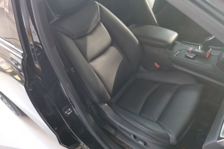 Used Cadillac XT5 2018 25T Tech Model
