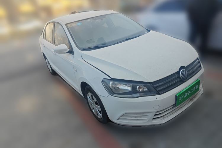 Used Volkswagen Jetta 2015 Value Edition 1.6L Manual Fashionable Style Front Right 45 Deg