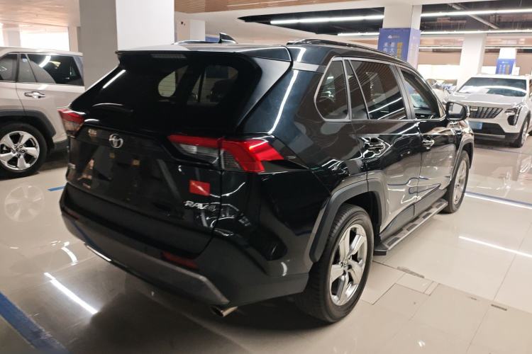 Used Toyota RAV4 2021 2.0L CVT Two-Wheel Drive Fashion PLUS Edition Rear Right 45 Deg