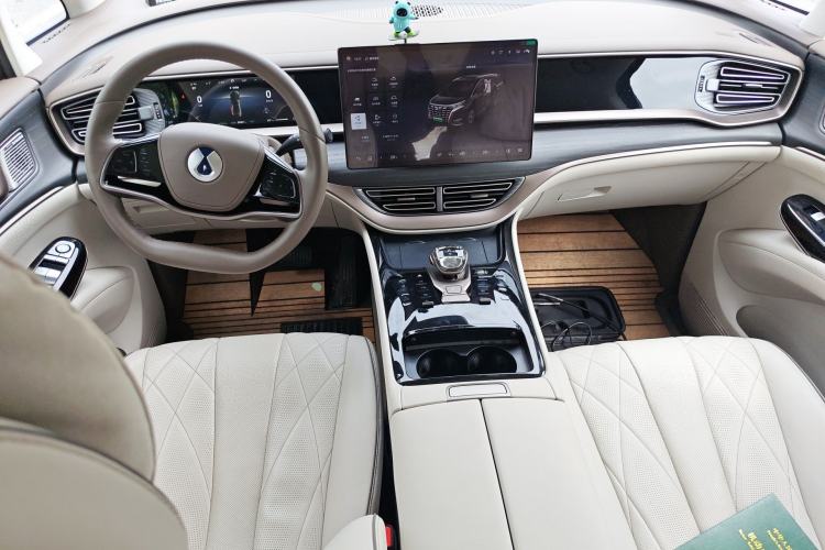 Used Denza D9 2022 DM-i 970 Four-Wheel Drive Flagship Model Center Console