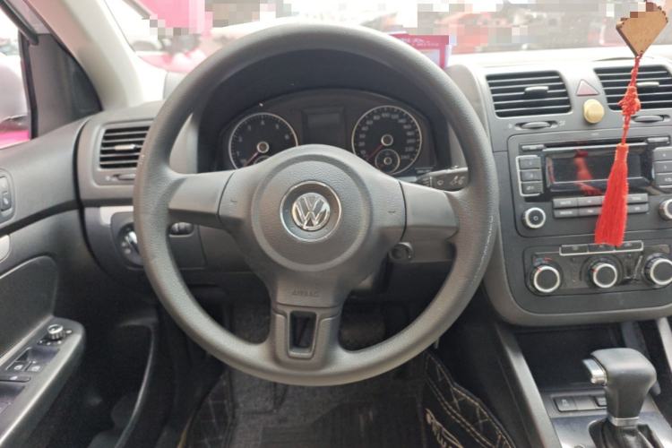 Used Volkswagen Sagitar 2011 1.6L Automatic Comfort Edition Steering Wheel