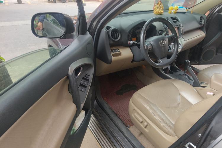 Used Toyota RAV4 2011 2.0L Automatic Luxury Edition Driver Seat