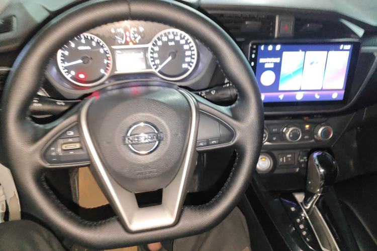 Used Nissan Lannia 2016 1.6L CVT Smart Cool Edition Center Console