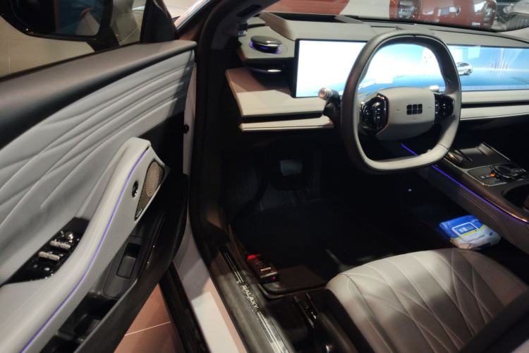 Used Geely Galaxy E8 2025 700 km Long-Range Intelligent Driving Version
