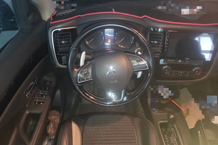 Used Mitsubishi Outlander 2016 2.4L 4x4 Luxury Edition 7-Seater
