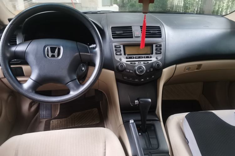 Used Honda Accord 2005 2.0L standard version
