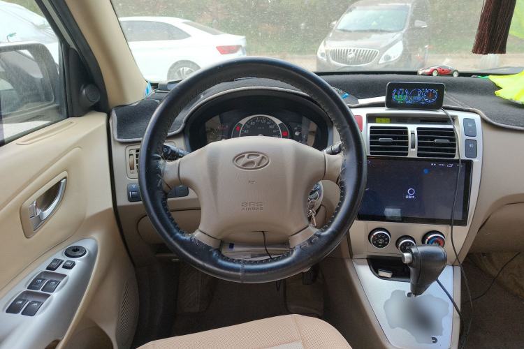 Used Hyundai Tucson 2009 2.0L Automatic Two-Wheel Drive with Sunroof Steering Wheel