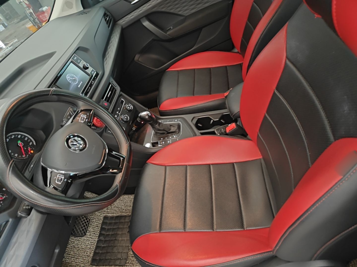 Vordere Reihe im Auto