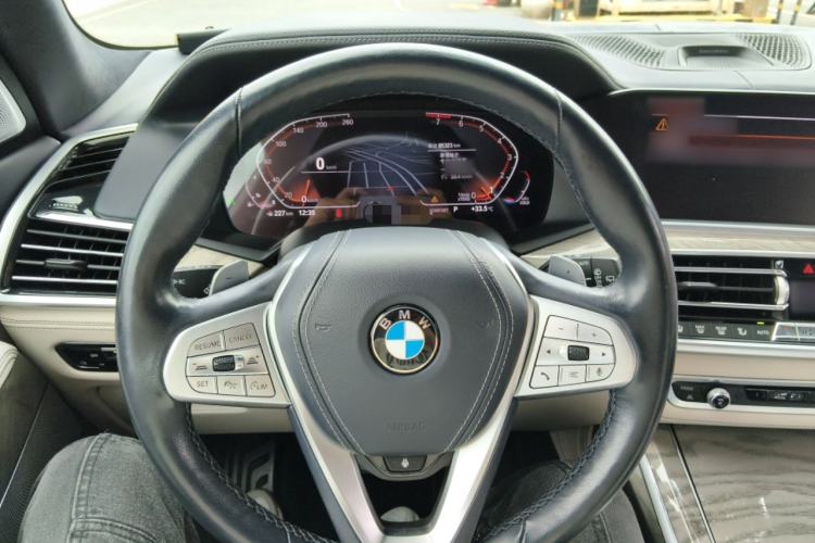 Used BMW X7 2020 xDrive40i Luxury Package with Leading Features Steering Wheel