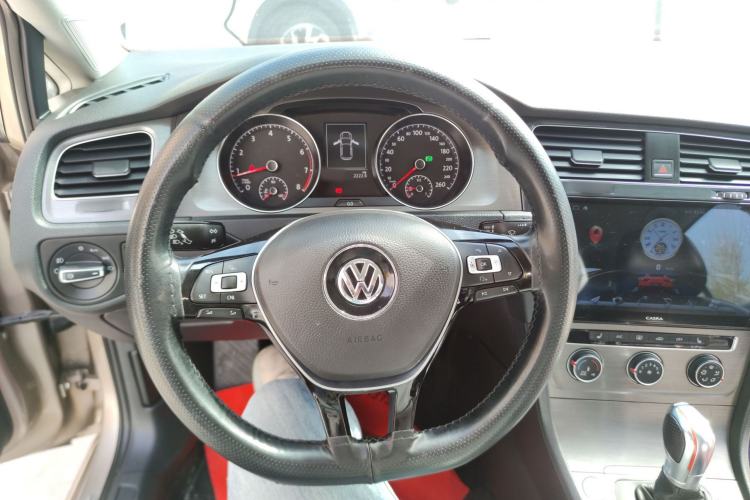 Used Volkswagen Golf 2015 1.4TSI Automatic Luxury Model Steering Wheel