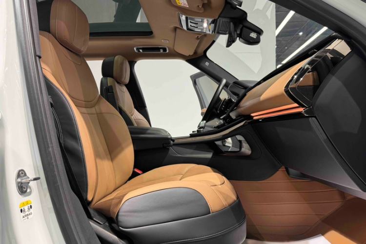 Used Land Rover Range Sport 2024 400PS Dynamic SE Interior 2