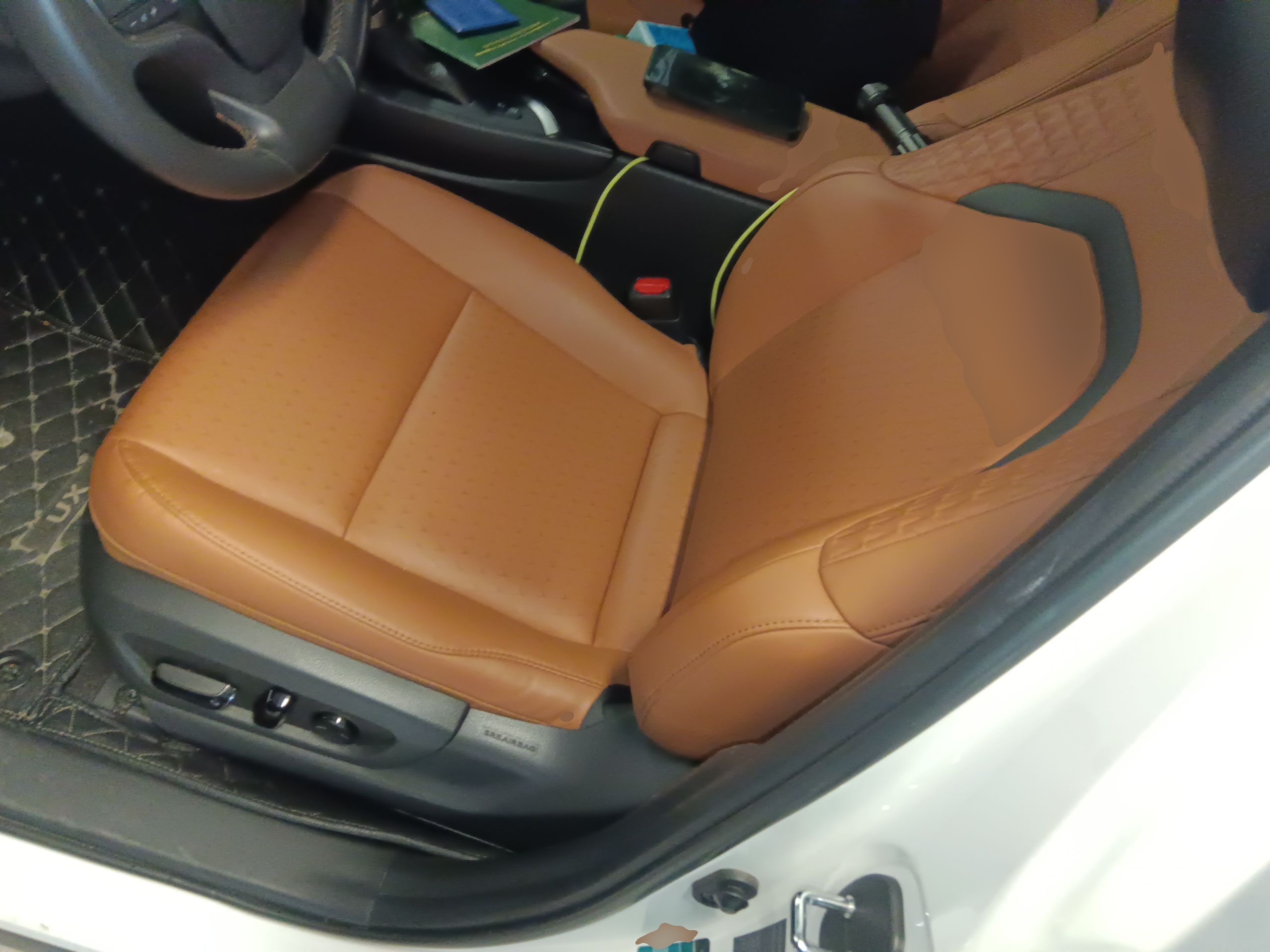 Переднее сиденье в автомобиле