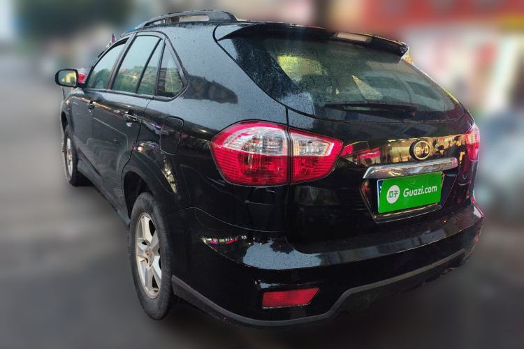 Used BYD S6 2014 2.0L Manual Luxury 5-Seater
